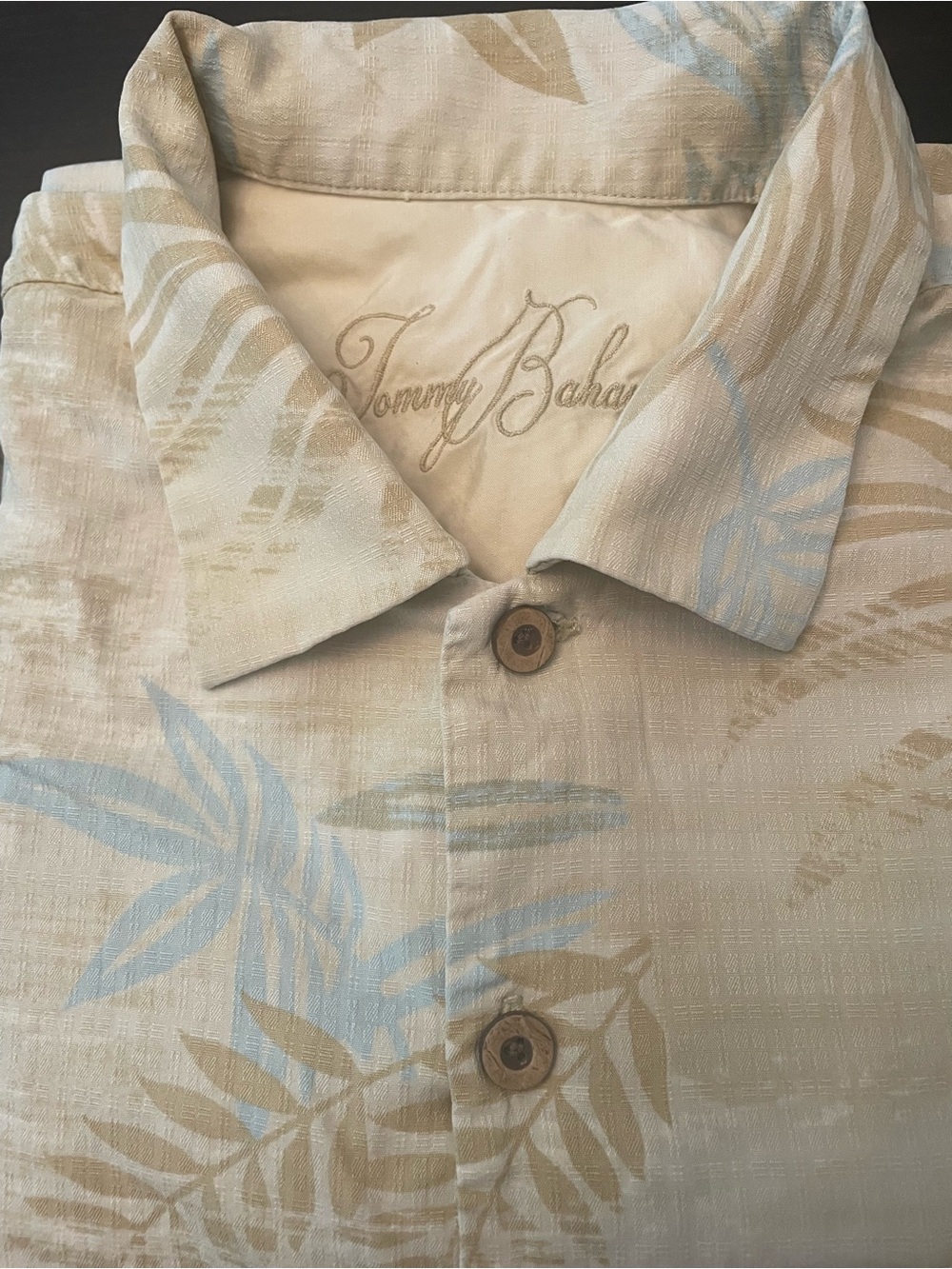 Tommy Bahama 100% Silk Camp Shirt Tan, Beige, and Blue Hawaiian Leaf Size Large